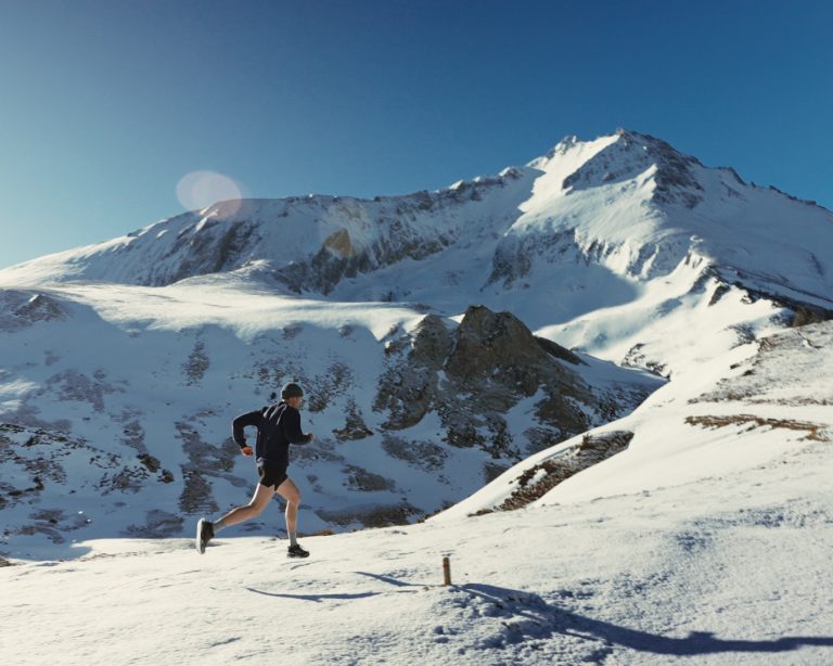 trail running au gabizos en hiver soulor grain argentique retro