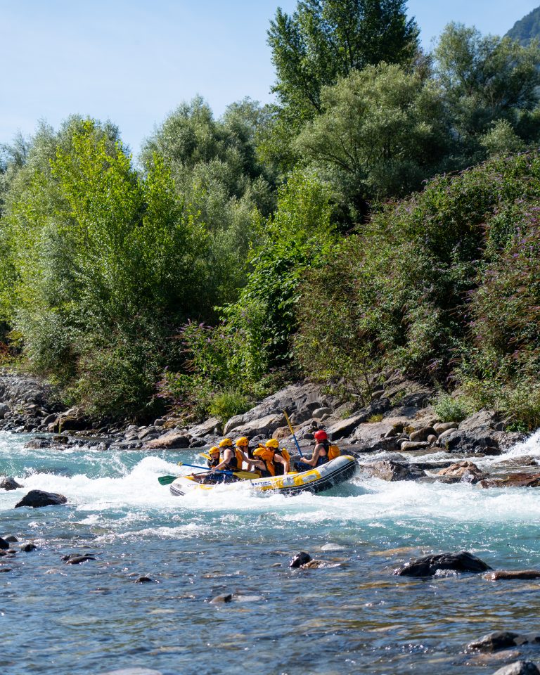 tom rafting kayak canoe eau vive torrent sport montagne vallée des gaves