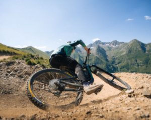 vtt sur le bike park de loudenvielle peyragudes dh downhill enduro sport
