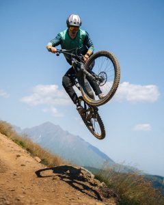 vtt sur le bike park de loudenvielle peyragudes dh downhill enduro sport